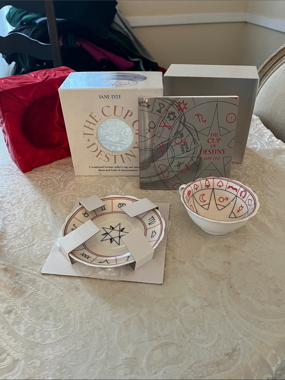 Barnes & Noble Cream and Pink 'The Cup of Destiny' Fortune-Teller Set New!